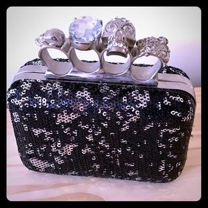 Black and silver sequin skull rings clutch